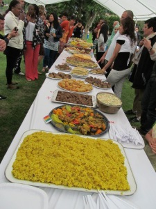 Le traditionnel repas multiculturel de la fête de Bex. Photo: Voix d'Exils