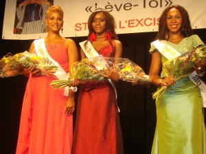 De gauche à droite:  2ème dauphine, Miss Diaspora africaine, 1ère dauphine