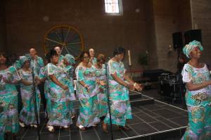 L'entrée de la chorale Africaine de Fribourg. Photo: Voix d'Exils.